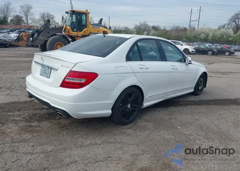 2013 Mercedes-Benz C 300 Luxury 4Matic/Sport 4Matic из США, поврежденный, VIN WDDGF8ABXDR259100